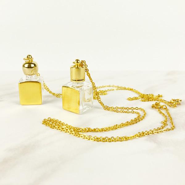 ミニ香水瓶ペンダントキューブゴールド アロマオイルや香水をいれる