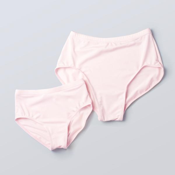 フロント全体が2枚重ねで透けにくい仕様になっていますタイツのゴムと合わせてもウエストに優しいソフトなゴムを使用しました適度なフィット感で舞台でも安心です・・・ステージショーツ・・・舞台のお衣装でツン（ショーツ部分）のない場合にタイツの上に履...