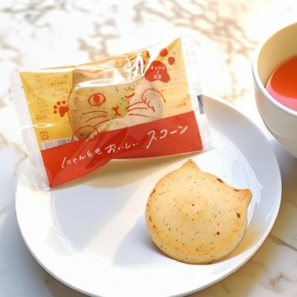 ぷっくりかわいいねこ型のスコーン。ホロホロとした食感のスコーン生地にオレンジピールとアールグレイ紅茶を混ぜ込んで焼き上げました。●名称：焼菓子●原材料名：小麦粉(国内製造)、マーガリン、砂糖、オレンジピール砂糖漬け、液全卵、水あめ、乳等を主...