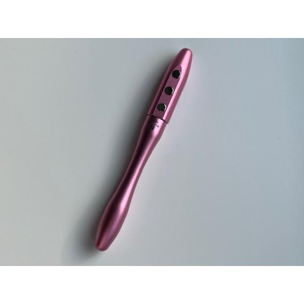 特にこめかみから頬にかけてのマッサージが最高♪マッサージを行う場合は、力を入れ過ぎてこすり付けないようにご注意下さい。下から上へのタッピング運動！頬やあごの部分をマッサージします。あごの下から上へゆっくりあごを突き出した状態で行います。おで...