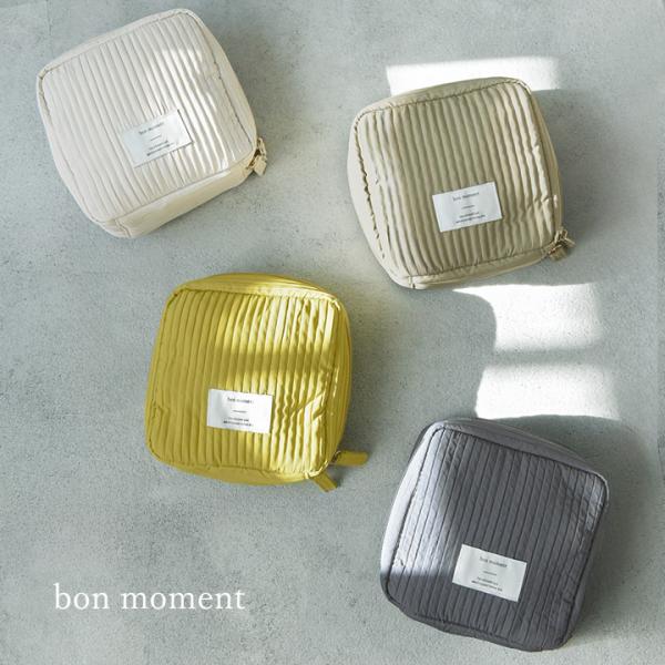 メイク道具を整理整頓しやすく作られたメイクポーチ。チューブやミニボトルなども立てたまま入れられ、化粧品を取り出しやすく収納しておけます。旅行用にもおすすめ。