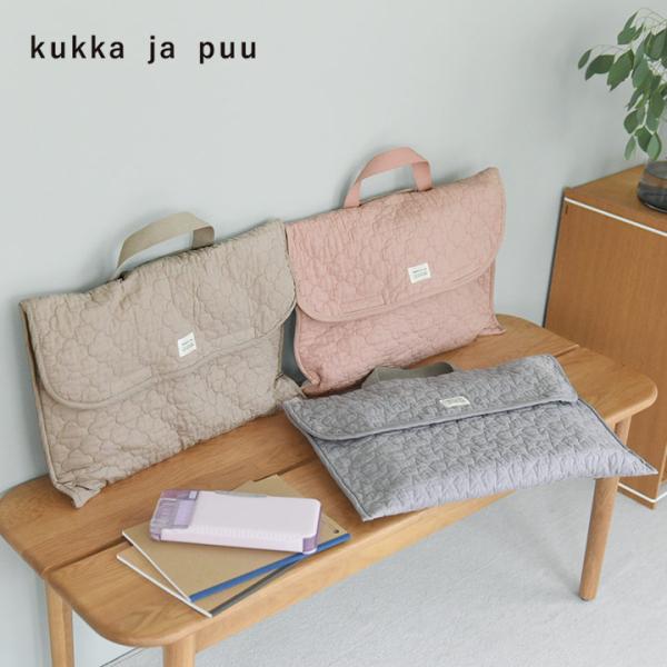 防災頭巾を収納しつつ、学校の椅子の背もたれや座布団としても使える2wayバッグ。学校での地震や災害に備えて、身近に防災頭巾を備えておけて安心です。