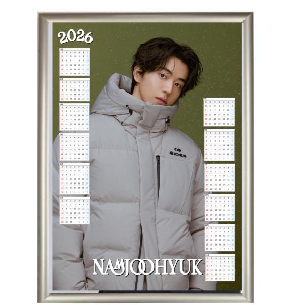 ■カレンダー・韓流グッズ■サイズ：約23×32ｃｍ（フレーム）・額縁のデザイン、カラーはランダムとなります。■材質：発砲ポリスチレン、MDF、PVD、スチール、紙