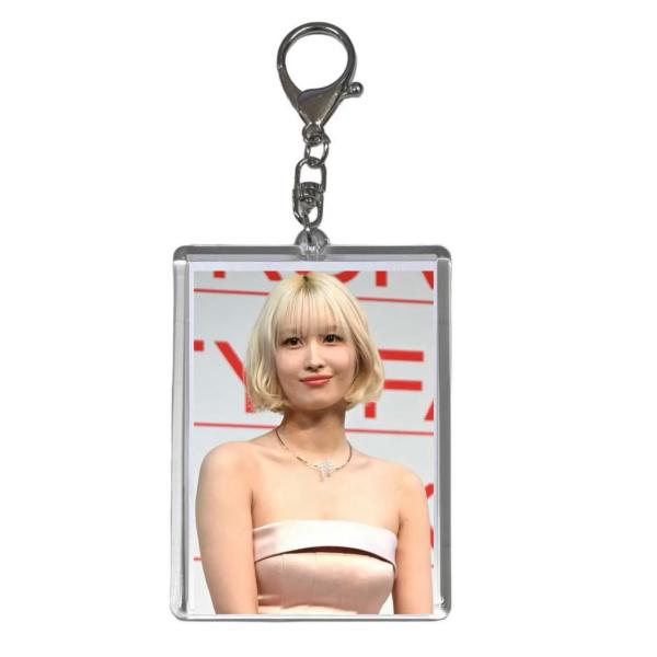 モモ TWICE トゥワイス トレカサイズ 写真入り キーホルダー 韓流