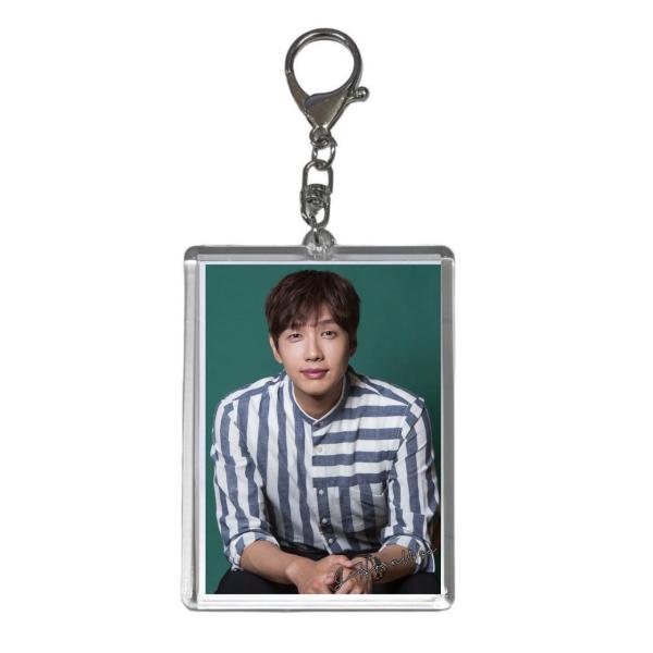 チヒョヌ トレカサイズ 写真入り キーホルダー 韓流 グッズ jv197-3