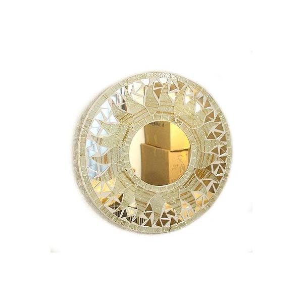 石膏にモザイクで燃える太陽を描いた壁掛けミラー。人気のシリーズ、直径30cmのタイプにオフホワイトラメ太陽が新登場☆中心に丸い鏡と、周囲の炎の間にも小さい三角形の断片でガラスのモザイクが散りばめられており金ラメの混じるオフホワイトの色が上品...