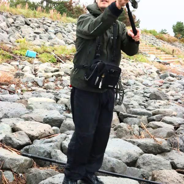 【ヒザ無敵！取り外し可能なクッション材を装備した中綿入りパンツ！！ 】エリアトラウトを中心にスマッシュヒットしたニーガードパンツのウィンター仕様。ニーガードパンツのアイデンティティーとなる取り外し可能な膝パットはそのままに中綿仕様に。寒さ厳...