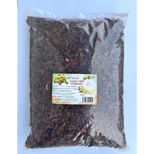 Axiz　レプタイルズバークチップ 小粒 １４Ｌ保温保湿に優れており生物のストレスを軽減します。森林系の自然環境を再現できます。薬品を散布していない天然米松の樹皮を使っているので生き物に安心です。蒸気と乾燥機のダブル加熱殺菌処理済！！粒サイ...