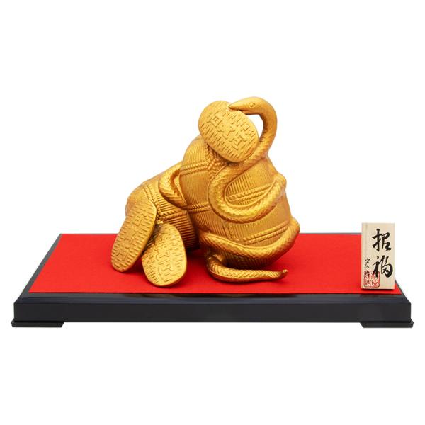 令和七年（2025年）の干支の巳/みの置物です。《村田宏作》巳（蛇）は古来より脱皮を繰り返すことから「再生」「成長」「変化」の象徴とされ、巳年は新たな段階に進むための準備や成長を促す年とされています。特に白蛇は神の使いと信仰され豊穣や繁栄を...