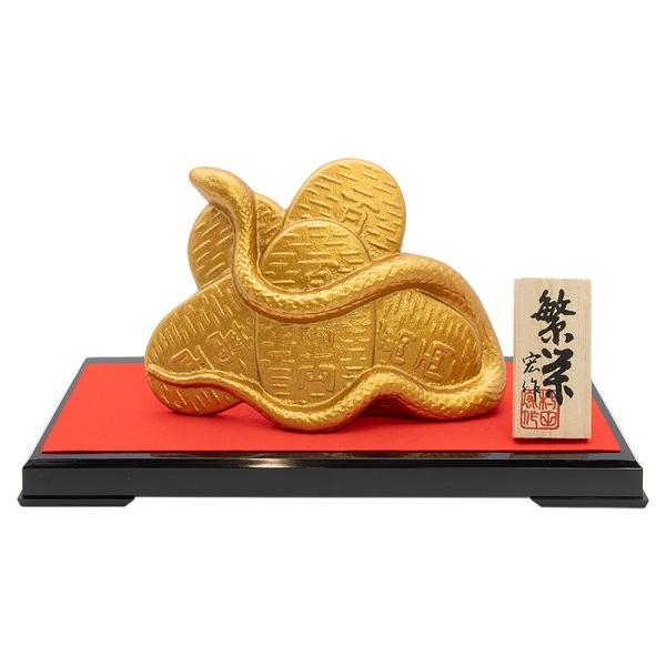 令和七年（2025年）の干支の巳/みの置物です。《村田宏作》巳（蛇）は古来より脱皮を繰り返すことから「再生」「成長」「変化」の象徴とされ、巳年は新たな段階に進むための準備や成長を促す年とされています。特に白蛇は神の使いと信仰され豊穣や繁栄を...