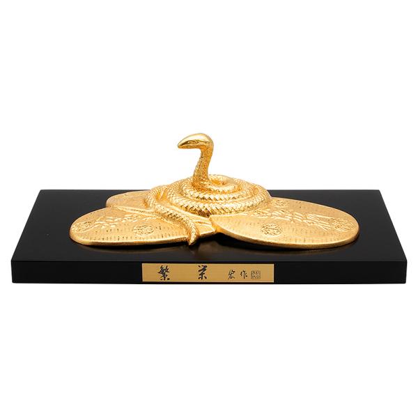 令和七年（2025年）の干支の巳/みの置物です。《村田宏作》巳（蛇）は古来より脱皮を繰り返すことから「再生」「成長」「変化」の象徴とされ、巳年は新たな段階に進むための準備や成長を促す年とされています。特に白蛇は神の使いと信仰され豊穣や繁栄を...