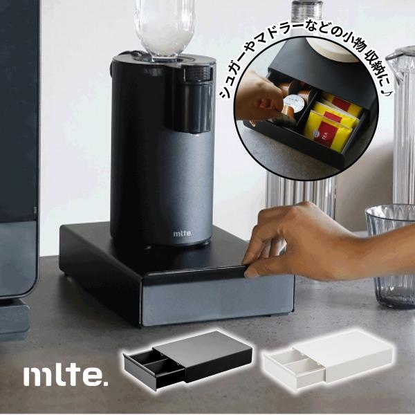 電気ケトルやコーヒーメーカーなどを上に載せ、引き出しにスティックシュガーやティーバッグなどの小物をスッキリ収納することができます。※載せるキッチン家電によってはサイズが合わない可能性がございます。予めご了承ください。引き出しは2つのポケット...