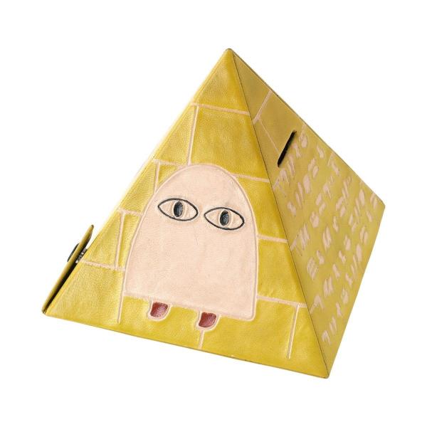 山羊革に型押しで模様をデザインして、カラフルにペイントしたヤンピーシリーズの貯金箱です。底の部分のボタンを開けてお金が取り出せます。