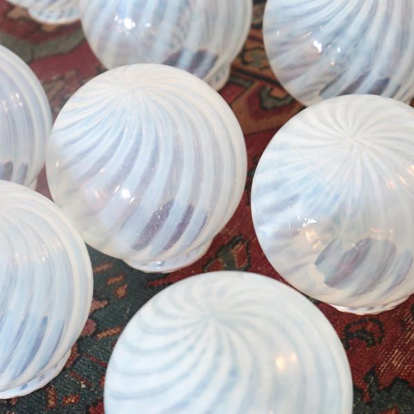 螺旋模様 オパールガラス フリルガラス ランプシェード オパールセント/K221 0206フランスアンティークオパールセントガラス フリルランプ