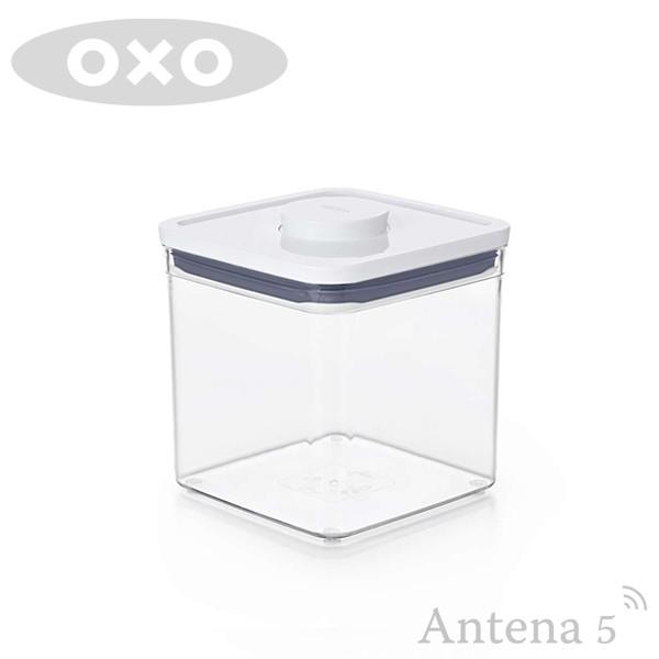 「OXO（オクソー）」の片手で簡単に開閉できる乾燥食品用の保存容器、ポップコンテナのショートです。フタ部分の横幅・奥行が各16cmの正方形タイプ「ビッグスクエア」シリーズです。フタの真ん中についているボタンを押すだけで開き、ポップアップした...