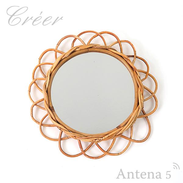 「Creer（クレエ）」のヨーロッパのアンティークデザインを思わせる、THE AROROG フラワーミラー Sサイズです。表皮をそのまま残した皮つきラタン（藤）で編み込まれた「THE AROROG（ジ・アラログ）」シリーズです。あえて不揃い...