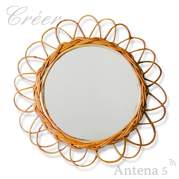 「Creer（クレエ）」のヨーロッパのアンティークデザインを思わせる、THE AROROG フラワーミラー Lサイズです。表皮をそのまま残した皮つきラタン（藤）で編み込まれた「THE AROROG（ジ・アラログ）」シリーズです。あえて不揃い...