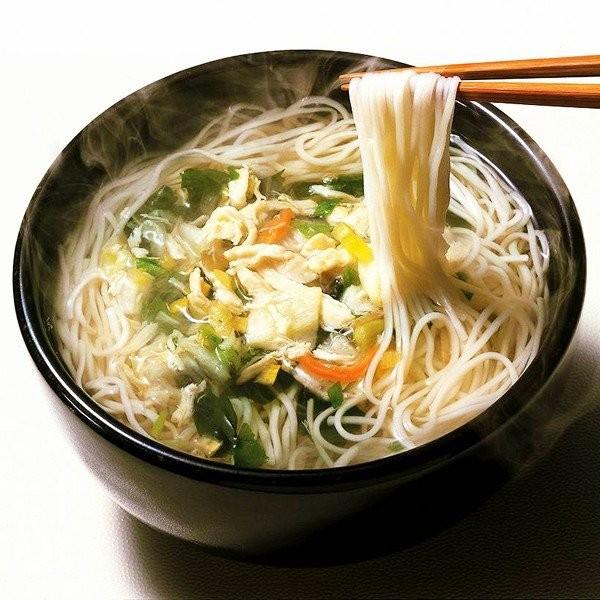 熱湯3分！国産小麦の麺を一番おいしい湯がきたての状態でフリーズドライしたにゅうめん。奈良県吉野の坂利製麺所が作った出汁の香り、滑らかでコシのある麺、味わい深いスープのハーモニーが身体を芯から温めてくれる熱々のにゅうめん。麺は国産小麦に海水か...