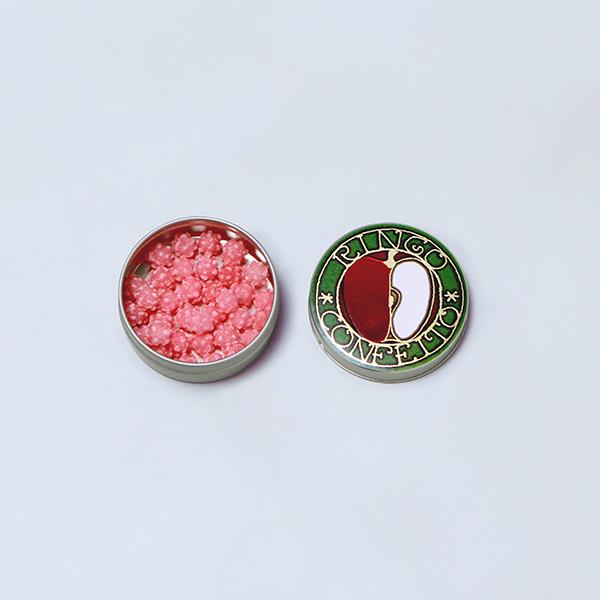 りんごの酸味と甘酸っぱい風味の金平糖熟練職人の経験による「手づくり」によって丁寧に仕上げた小さな小さな一粒の金平糖。りんごの酸味と甘さがふんわり広がる味わいに仕上げました。[内容量]35g[JAN]4970029722763この商品はこのよ...