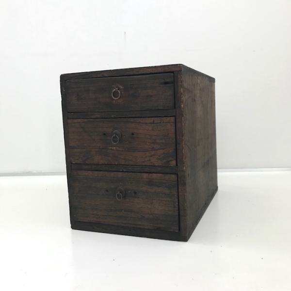 小箪笥三段抽斗【骨董品】高さ約23cm　卓上サイズ