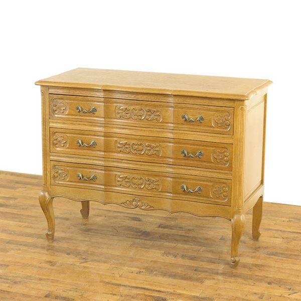 猫脚チェスト 60257c 揺らめくカーテンのような上品な全面のデザインが 