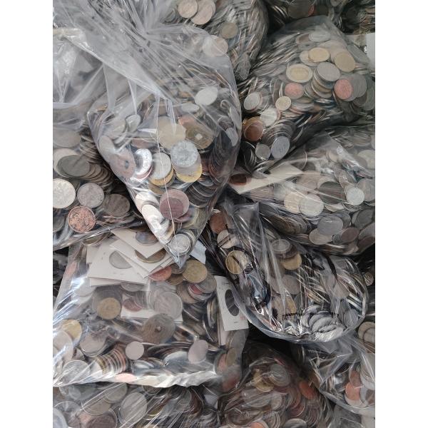 重さ　2キロ内容　ランダム(さまざまな時代の古銭を含む)写真は見本品です。枚数が多いので一枚一枚や詳細をお問い合わせいただいても、お答えいたしかねます。光線等の影響により多少の色ズレが生じる場合がございます。※バラ売りはしておりません。※汚...