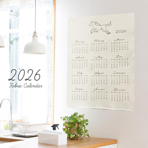 2026年 ファブリックカレンダー■サイズ約420×584ｍｍ（おおよそＡ2サイズ）※平置きでの採寸になります。ロットにより若干の差が生じる場合がございます。予めご了承ください。 ※ご覧いただくデバイスやモニターの設定により、画像と実商品の...