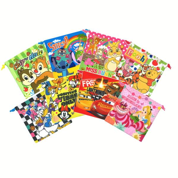 とってもかわいい！ディズニーカラフル巾着袋の駄菓子詰め合わせセットが新登場！ 詰め合わせの内容は、スナック類、グミ類、ラムネ類、いか類、あめ類、チョコレート類（冬季のみ）等からランダムに詰め合わせいたします。 袋サイズ：H150×W150ｍ...