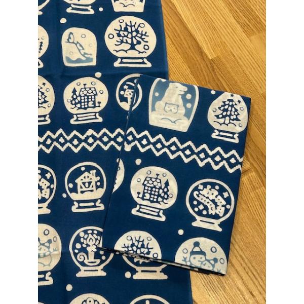 手ぬぐい「スノードーム/梨園染」（粋・新趣味）スノードームはヨーロッパでペーパーウエイトの一種として使われたのが始まりとされています。その後フランスの職人が1889年のパリ万国博覧会でパリのシンボルをモチーフにしたところ人気を博し、世界中に...