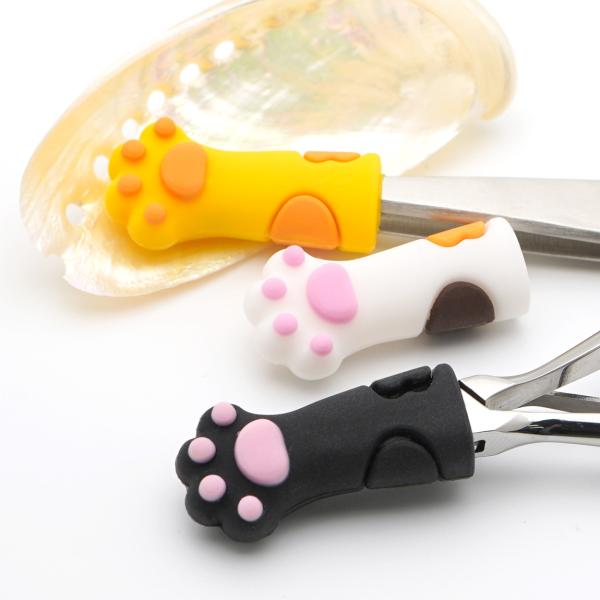 【内容量】３色【特徴】・シリコン素材であるため、刃先の保護ができます。伸縮性があり、付け外しが便利です。　　・ご使用について ・シリコン素材であるため埃がつきやすいです。・汚れた場合は水洗いをして、よく乾いてからご使用ください。【生産地】M...