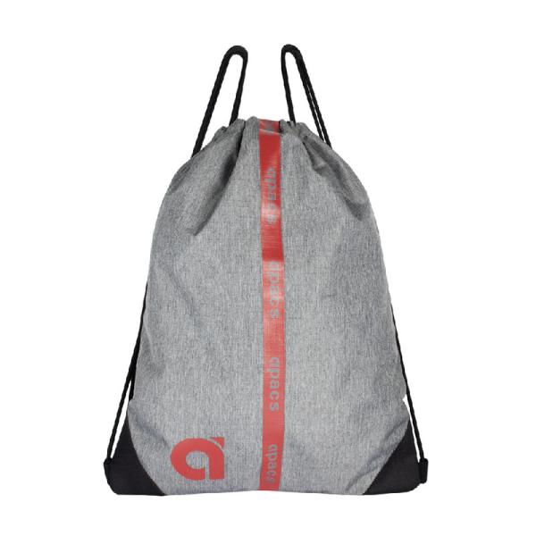 撥水加工が施されているシューズバッグです。シューズ入れだけではなく、着替え入れや外靴入れなどにもご使用いただけます。サイズ：42 cm (縦) × 32 cm (横)