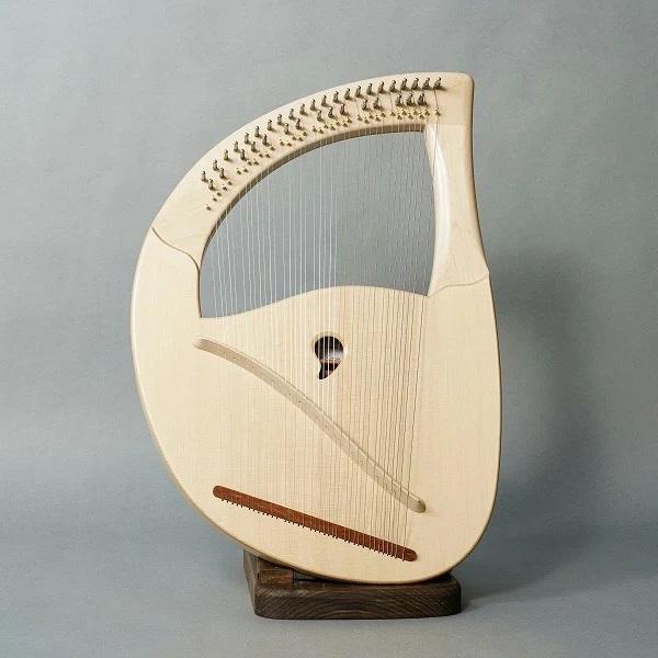 ※こちらの商品はメーカーお取り寄せ品となります。品切れの際はお時間をいただく場合がございます。表板に使われているスプルース材はギターやピアノの響板に使用される代表的な材です。柔らかな音色が遠くまで響きます仕様　・音域：E~e'' ・材質　表...