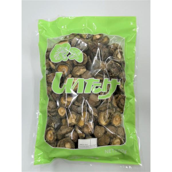 【 商品特徴 】乾燥椎茸は独特の旨味や歯ごたえがあります。足切りはあらかじめ軸を切っているので料理の時間短縮になります。【 常冷区分 】常温【 メーカー名 】長倉物産【 規格 】５００ｇ【 調理方法 】柔らかくなるまで水に浸します。中華料理...