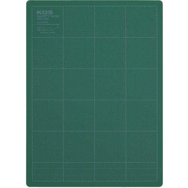 【商品概要】種別:グリーンタイプ寸法:縦300mm×横220mm×厚み3mm重さ:188g目盛:最小5mm刻み両面印刷GPNデータベース掲載積層構造:軟質オレフィン系樹脂0.6mm+硬質オレフィン系樹脂1.8mm+軟質オレフィン系樹脂0.6...