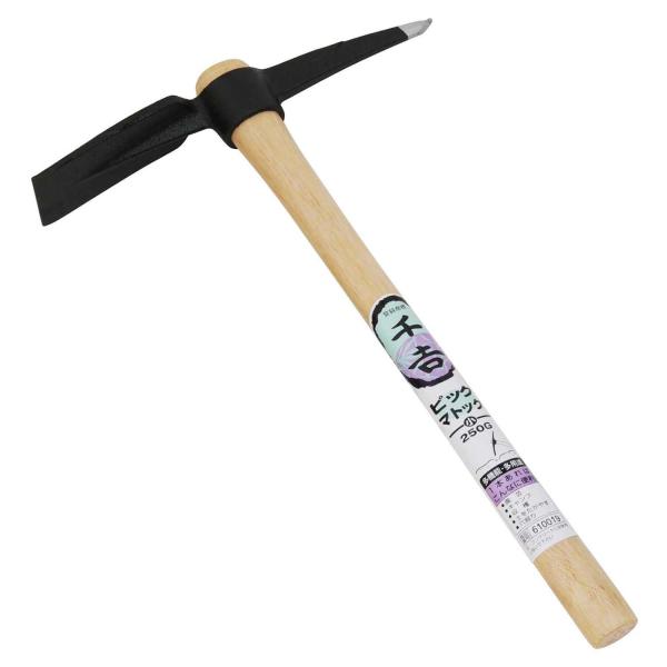 【商品概要】サイズ:小、ヘッド重量:約250g頭サイズ(約):鍬側幅38mm×長さ90mm・ピッケル側長さ95mm柄長:約360mm柄太さ(約):頭側33mm×26mm・持ち手側26mm×20mmヘッド部:鉄、柄部:木【商品説明】【商品詳細...