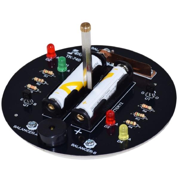 【商品概要】コマを回すことで発生する遠心力を利用した「遠心スイッチ」搭載のコマの工作キットです。遠心スイッチがONになると発光ダイオードが点灯し、メロディICの音が流れます。コマが安定して回るように、バランサーで調整することが可能です。安定...