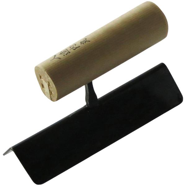 【商品概要】出隅の仕上げ(面引き)作業に用いる鏝です。全長 : 150mm 面サイズ : 9mm【商品説明】【商品詳細】ブランド：東京西勘(Tokyo Nishikan)商品種別：DIY・工具・ガーデン商品名：東京西勘(Tokyo Nish...