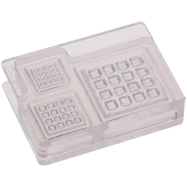 【商品概要】シリコーン製ミニチュア用型抜き樹脂粘土をはじめとする自然乾燥粘土でご使用頂ける便利なシリコーン型リアルなワッフルのシェイプを手軽に再現仕上がりサイズ(約):22 / 13 / 9mm角画像の抜きサンプル(パーツ)は作品例です。製...