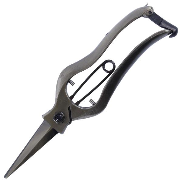 【商品概要】●軽い切れ味で手が疲れにくい芽切鋏です。●見た目もアンティーク感がありオシャレ。ガーデニングの作業などに。・パッケージサイズ：227×82×26mm・全長：204mm・刃長：55mm ・質量：197g ・生産国：日本【商品説明】...