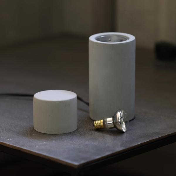 【商品概要】「Dripping Lamp」のベース部分のみの販売になります。上下のベースと、電球がセットになっています。※ボトル部分は別売りになります。【商品説明】「Dripping Lamp」のベース部分のみの販売になります。<br...