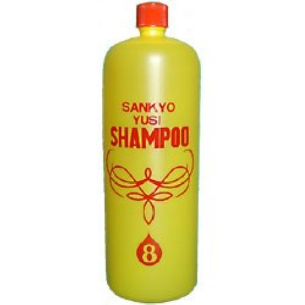 【商品説明】薄めて使える濃縮タイプのシャンプー 三共イエローシャンプーの液体版 液体を薄めるだけですぐ使えます。天然材料・さっぱり洗えるタイプです。 パフィュ-ム調のレモンの香りです。南国の豊かな恵みを受けたヤシの実油を原料にした石けんをベ...