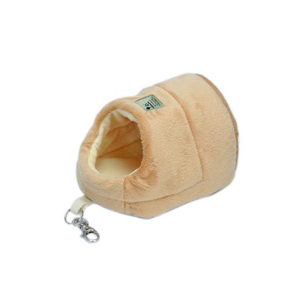 なめらかな手触りの上質ボアを使用。ゆったり床置きから吊り下げ設置も可能！メタルフック付き！高さがあって、中はゆったり。ゴールデンハムスターにも心地良いふっくらベッドです。