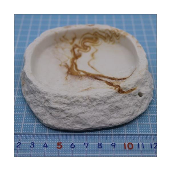 ・ずっしりとした安定感、天然石の風合いをもつ爬虫類・両生類用のエサ＆水入れです。・寸法　約130×103×20mm・ヒョウモントカゲモドキのエサ皿　リクガメのエサ皿