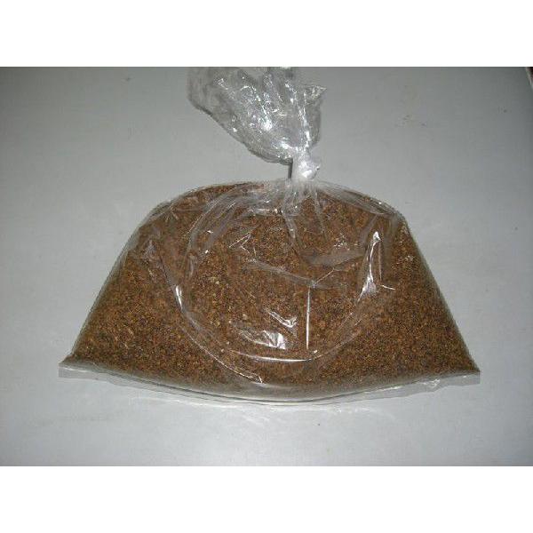 選りすぐりの粒さなぎを自社で粉砕。挽き方も荒びき/中びき/細びきと３種類。お好きな挽きをチョイス！　瀬戸内では大人気です。