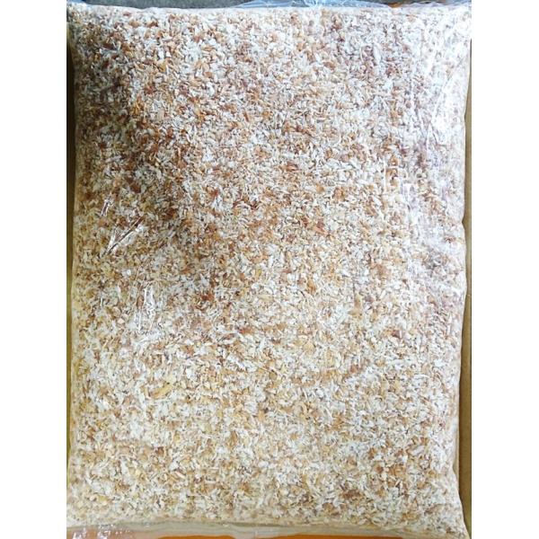 「パン粉」はとてもかさが張ります。その為、他の集魚材と混合で購入をお考えの場合は、ご注文数量を5個以内程度でお願い致します。他の集魚材が箱に入らなくなります。何卒、ご理解頂けますようお願い致します。