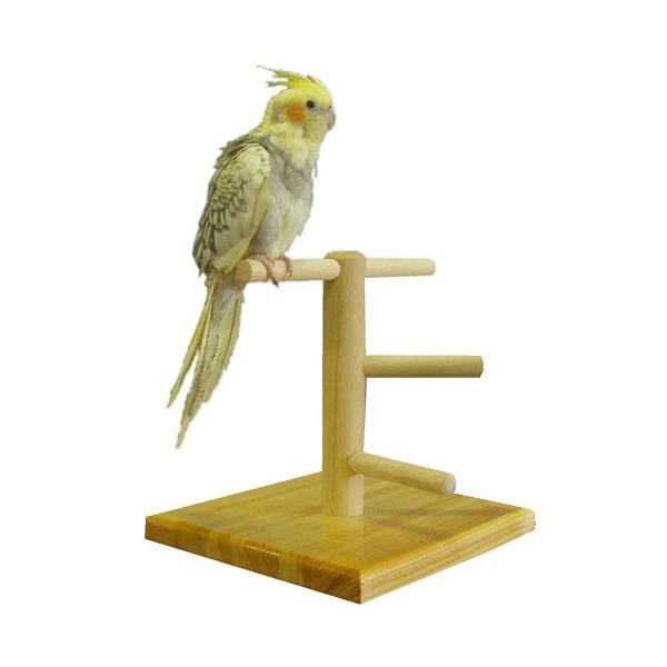 ●手乗り鳥の為の遊び場、卓上止り木です。たくさん遊んで体を動かすことで健康維持に役立ちます。ケージから出して遊び場を作ってあげれば、躾にも有効です。 ●台座がウレタン塗装糞尿のあとが残らず、ほこりや糞等の拭き取りも簡単です。 サイズ：幅19...