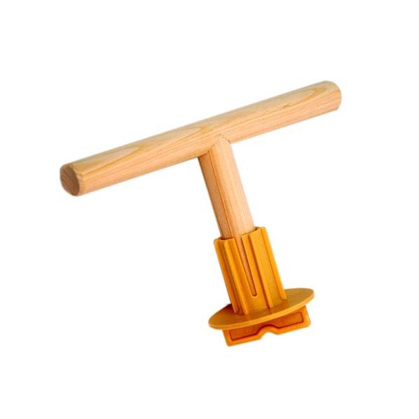 小型インコ〜中型インコに最適！木の太さの直径が15mmのT字止まり木です。本体部分とプラスチック部分との脱着が簡単!!ワンタッチで簡単に取り付け・取り外しが出来ます。入り口につけて、手乗りの鳥の休憩場としても最適です。※お取り寄せ商品です。...