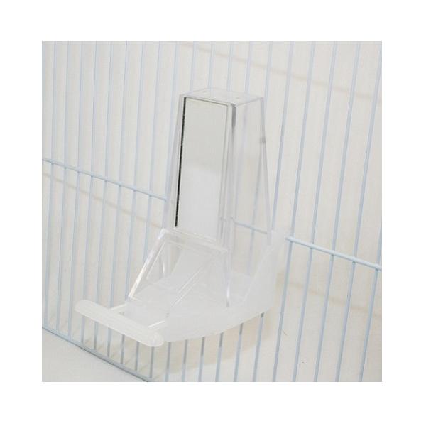 セキセイ・カナリヤ・文鳥及び鳥全般に最適です。エサを食べ給餌器内の餌が減少すると自動的にエサが降りてきます。小鳥はミラーに映った姿を見て仲間と思って給餌動作をしたり、良くさえずります。健康維持とストレス解消に役立ちます。【サイズ】約１０５×...