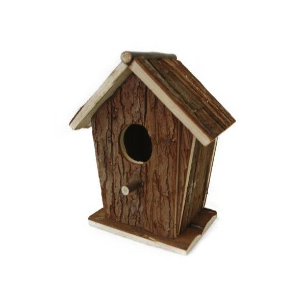 野鳥用の巣箱です。自然な風合いが特徴的なデザインです。体長15cm程の野鳥に適しています。自然素材の為、温度や湿度などの環境変化によって変形・ひび割れなどが生じる場合がございます。お取り扱いには十分ご注意ください。【材質】杉【商品サイズ】約...
