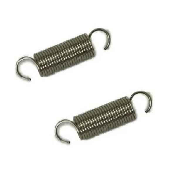 サンコーイージーホーム用バネ2個入り。パネル扉をロックするために使用するバネです。バネを伸ばしてフックを外して開け閉めをします。破損時、交換用に。【サイズ】33mm×径7mm